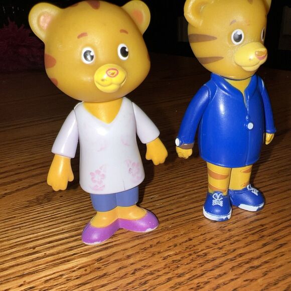 Daniel Tigers Neighborhood Family Figures (Lot of 4): Mom, Dad, Brother & Sister - Picture 4 of 6